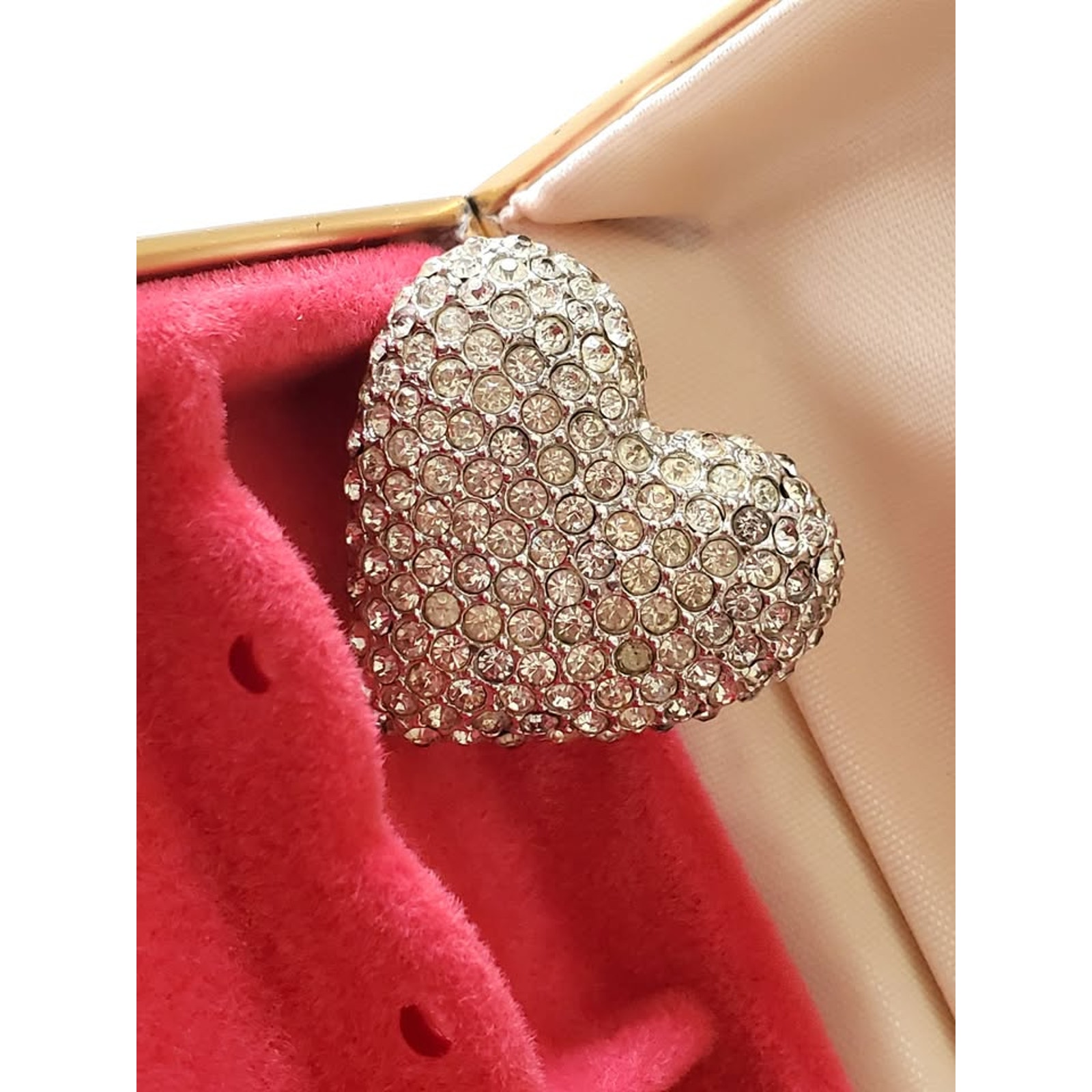 Vintage Weiss Designer Heart Rhinestone Brooch 29$